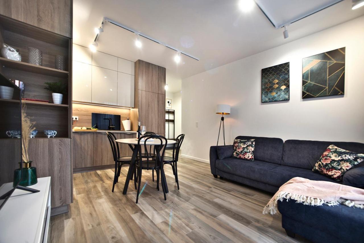 Goclaw P&O Serviced Apartments Варшава Экстерьер фото